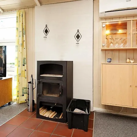 8 Person In Sjolund-by Traum Binderup Strand