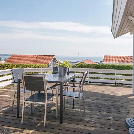 8 Person In Sjolund-by Traum *