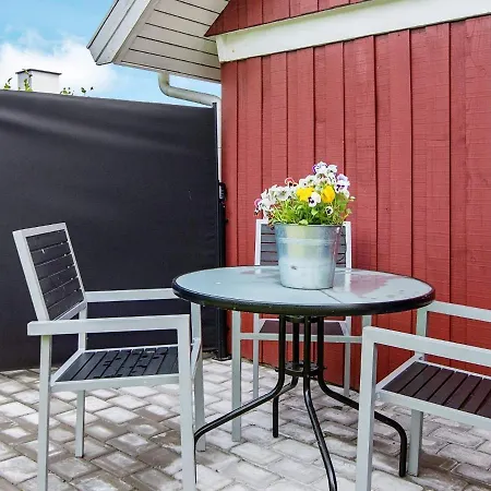 8 Person In Sjolund-by Traum *