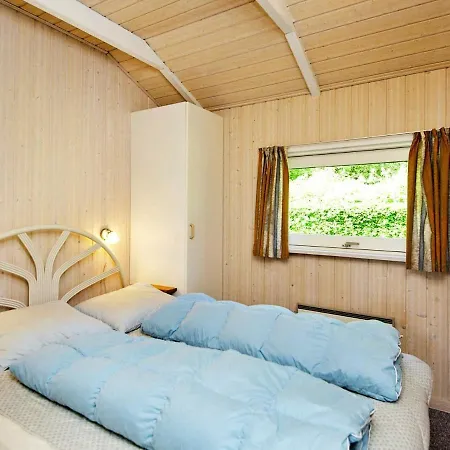 8 Person In Sjolund-by Traum *