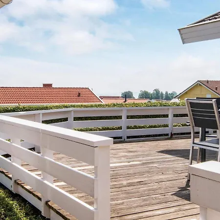 8 Person In Sjolund-by Traum *