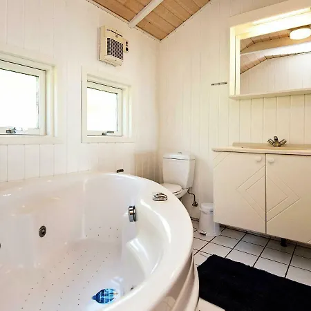 8 Person In Sjolund-by Traum Binderup Strand