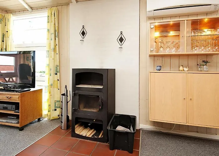 8 Person In Sjolund-by Traum Binderup Strand