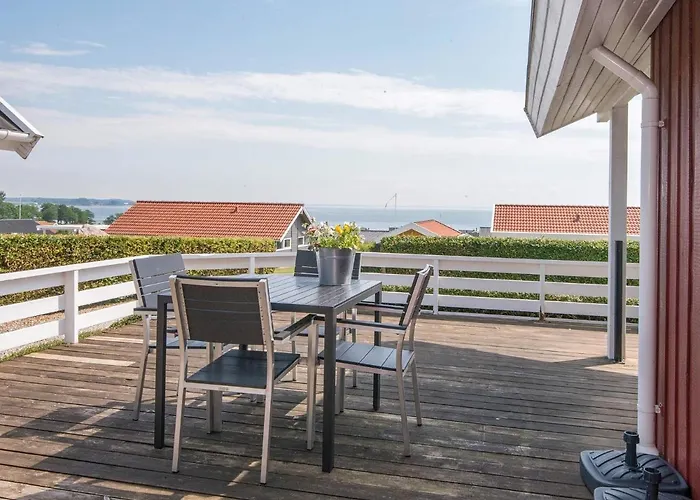 8 Person In Sjolund-by Traum *