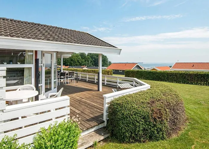 8 Person In Sjolund-by Traum Binderup Strand