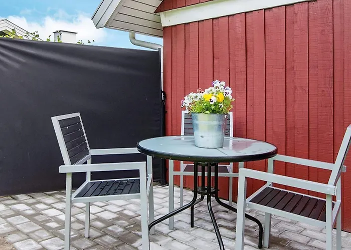 8 Person In Sjolund-by Traum *