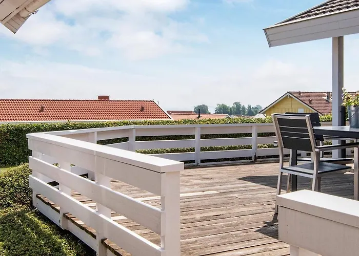 8 Person In Sjolund-by Traum *