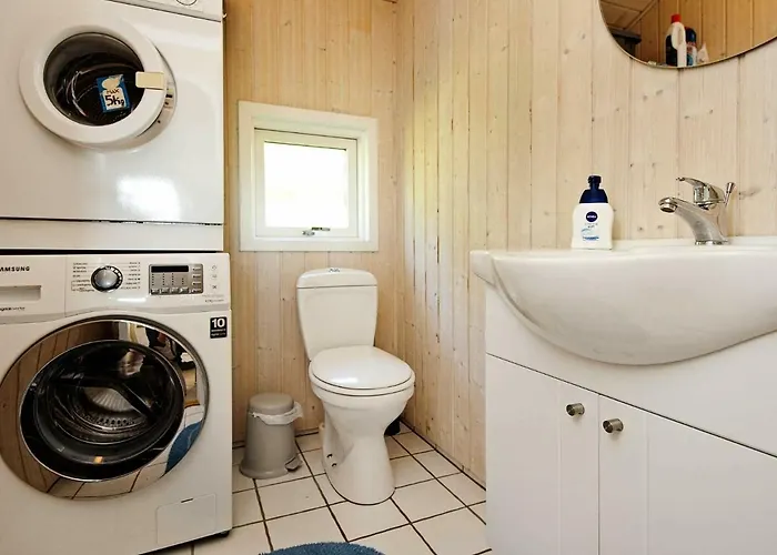 8 Person In Sjolund-by Traum * Binderup Strand